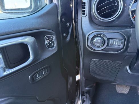 Used 2022 Jeep Gladiator Sport image 8