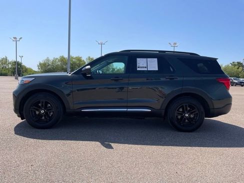 Used 2024 Ford Explorer XLT image 3