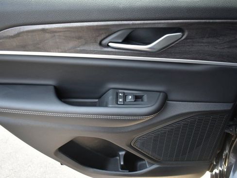 Used 2025 Jeep Grand Cherokee Limited w/ Black Appearance Package image 51