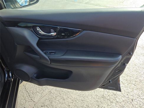 Used 2020 Nissan Rogue SL w/ Premium Package image 6