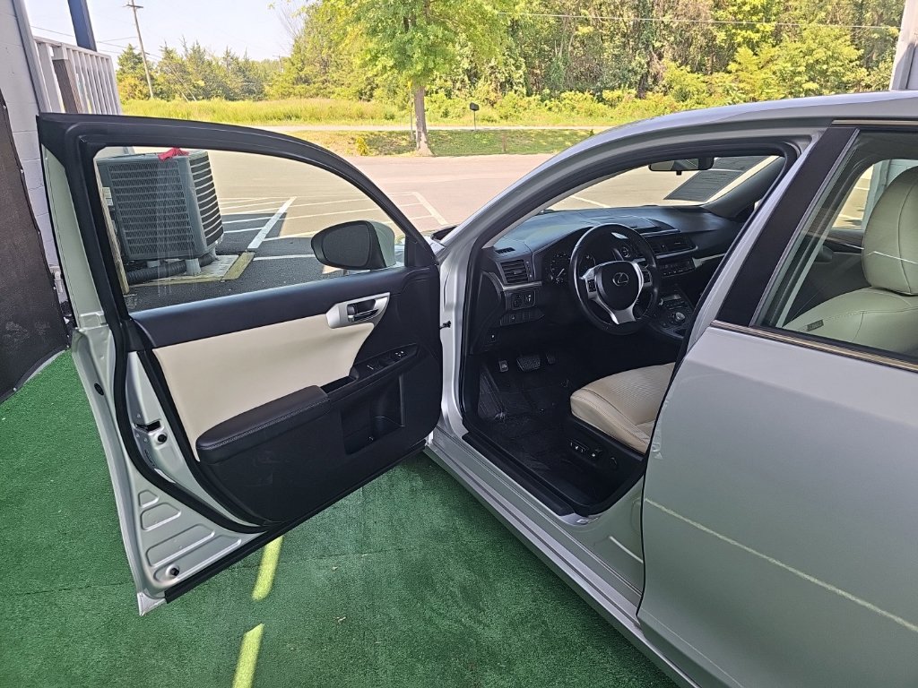 Used 2012 Lexus CT 200h Premium FWD image 30