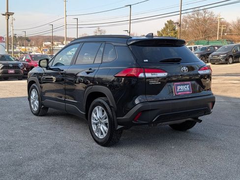 Used 2025 Toyota Corolla Cross LE image 8