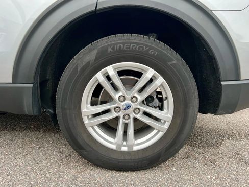 Used 2022 Ford Explorer XLT w/ Equipment Group 202A image 16