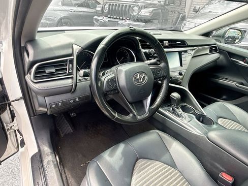 Used 2019 Toyota Camry SE image 12