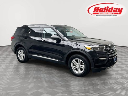 Used 2024 Ford Explorer XLT w/ Equipment Group 202A AWD/4WD image 1