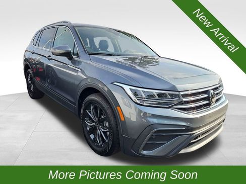 Used 2024 Volkswagen Tiguan SE image 1
