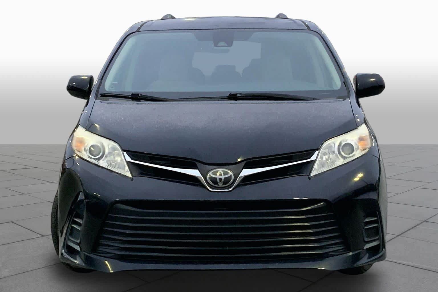 Used 2018 Toyota Sienna LE FWD image 4