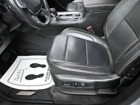Used 2020 Chevrolet Traverse LT w/ LT Premium Package FWD image 15