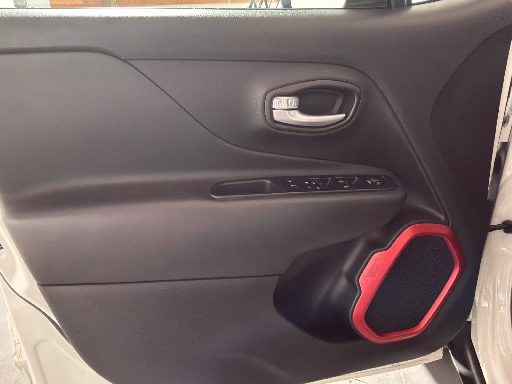 Certified 2023 Jeep Renegade Trailhawk AWD/4WD image 13