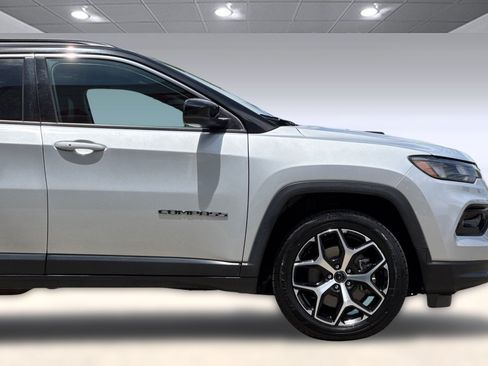Used 2025 Jeep Compass Limited AWD/4WD image 34