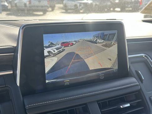 Used 2023 Chevrolet Suburban Premier image 10