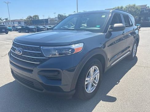 Used 2022 Ford Explorer XLT image 3