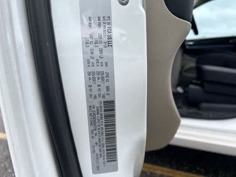 Used 2019 Dodge Grand Caravan SE w/ UConnect Hands-Free Group image 9