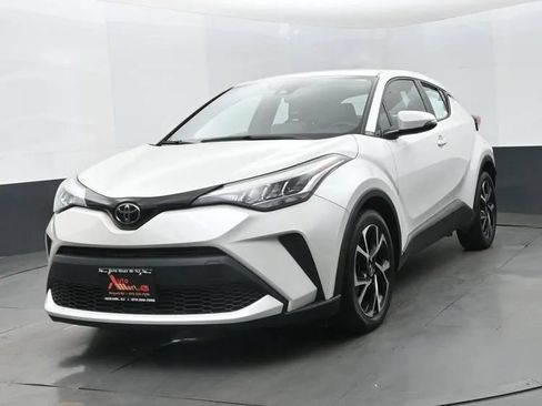 Used 2022 Toyota C-HR XLE FWD image 1