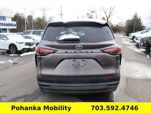 Used 2021 Toyota Sienna XLE w/ XLE Plus Package image 6