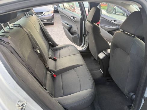 Used 2018 Chevrolet Cruze LS FWD image 17