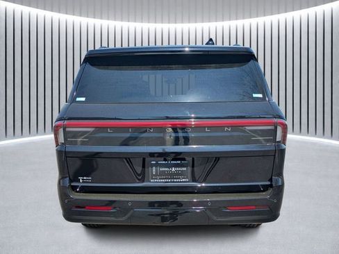 New 2026 Lincoln Navigator Reserve w/ Jet Appearance Package AWD/4WD image 4