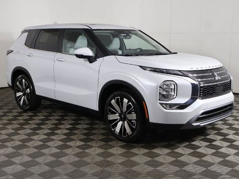 New 2025 Mitsubishi Outlander SE FWD image 2