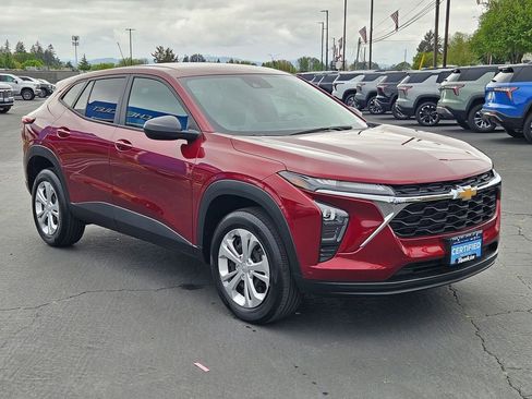 Certified 2024 Chevrolet Trax LS FWD image 8