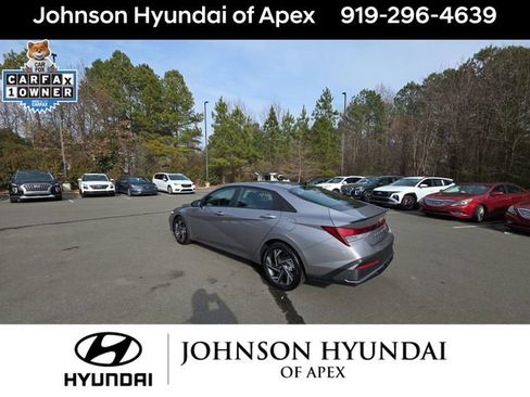 Certified 2025 Hyundai Elantra Sport image 17