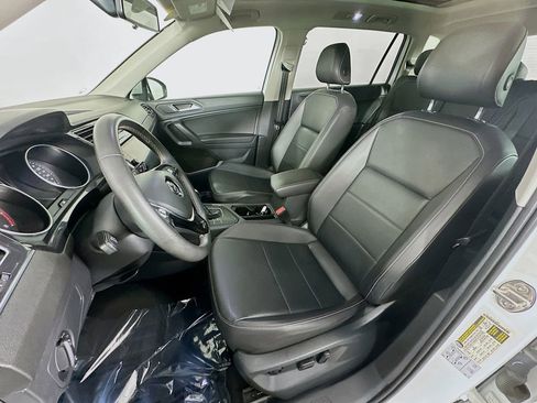 Used 2021 Volkswagen Tiguan SE w/ Panoramic Sunroof Package FWD image 28