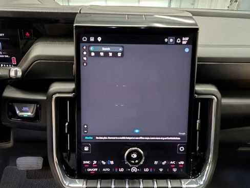 Used 2025 GMC Yukon XL Denali AWD/4WD image 31