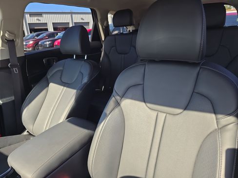 Certified 2025 Kia Sorento S image 23