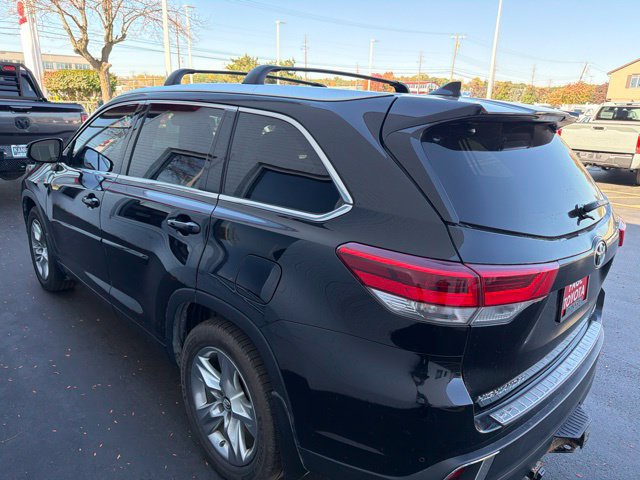 Used 2017 Toyota Highlander Limited AWD/4WD image 4