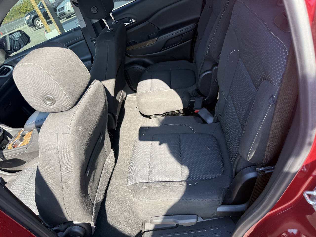 Used 2021 GMC Acadia SLE FWD image 20