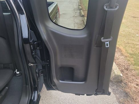 Used 2019 Nissan Frontier SV image 23