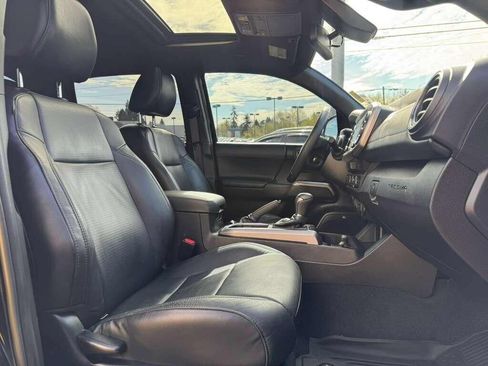 Used 2021 Toyota Tacoma Limited w/ Blackout Package (TMS) AWD/4WD image 19