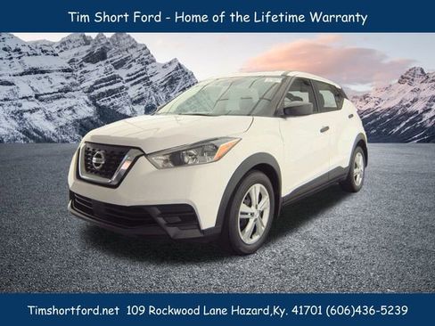 Used 2020 Nissan Kicks S image 1