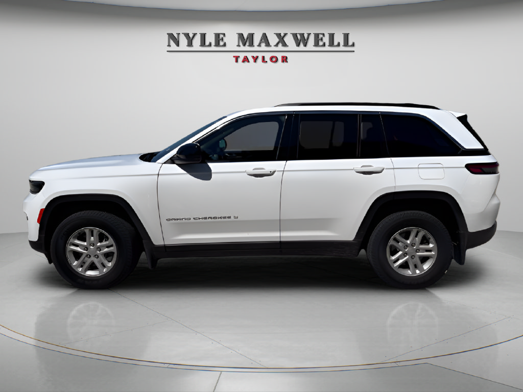 Used 2025 Jeep Grand Cherokee Laredo w/ MOPAR Finishing Package RWD image 6
