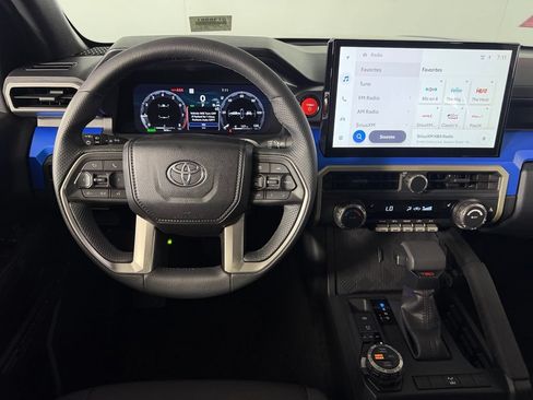 Used 2025 Toyota Tacoma TRD Off-Road AWD/4WD image 12