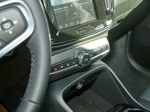 New 2026 Volvo XC40 B5 Plus w/ Protection Package Premier image 15