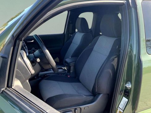 Used 2022 Toyota Tacoma TRD Off-Road image 26