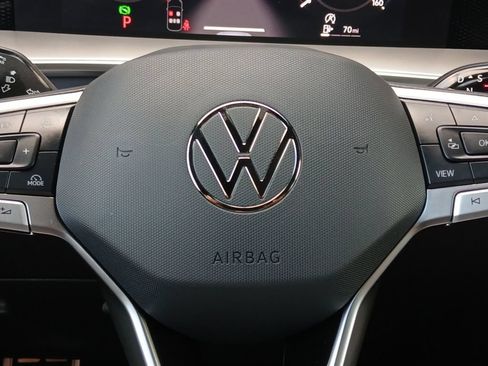 Used 2026 Volkswagen Tiguan SE R-Line FWD image 5