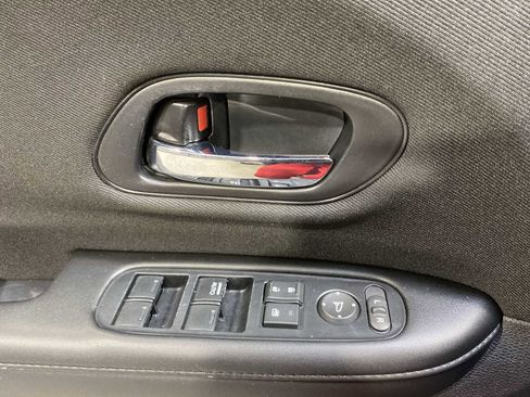 Used 2022 Honda HR-V LX image 23