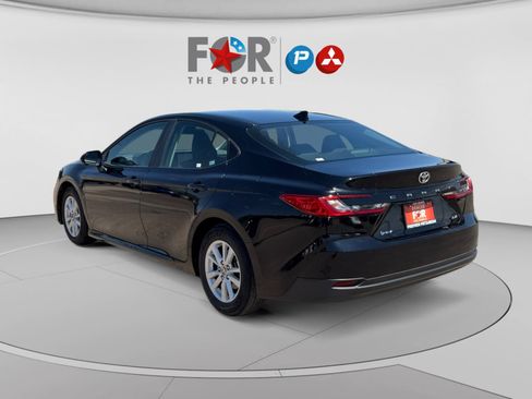 Used 2025 Toyota Camry LE FWD image 3