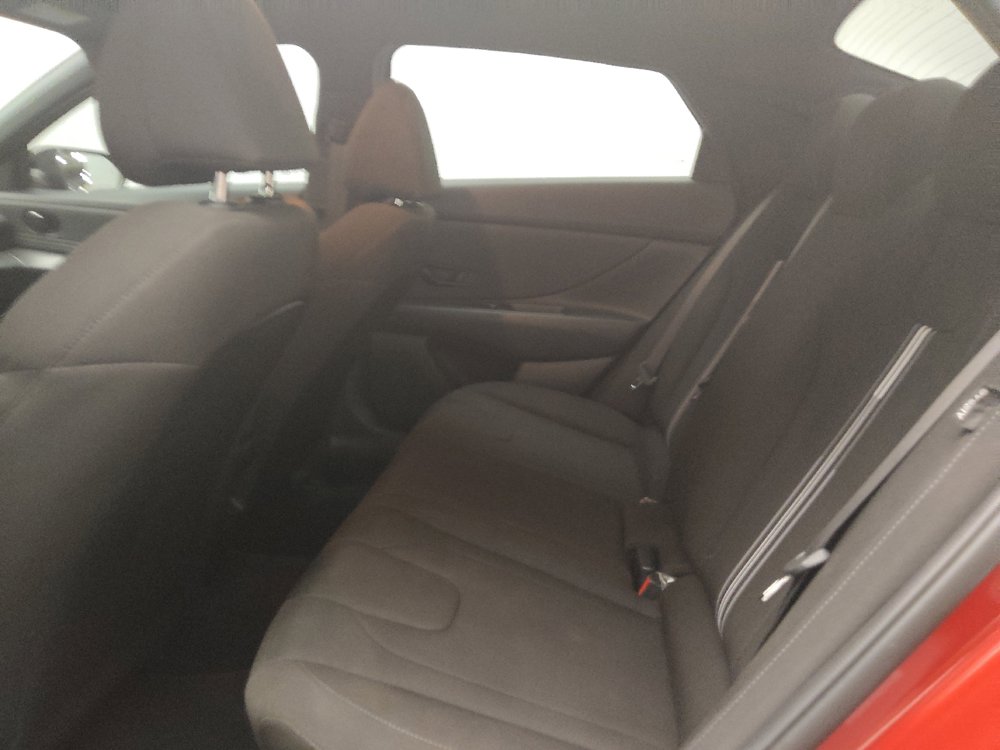 Used 2025 Hyundai Elantra Sport FWD image 18