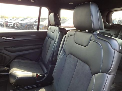 New 2025 Jeep Grand Cherokee L Altitude AWD/4WD image 14