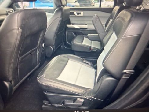 Used 2024 Ford Explorer XLT w/ Equipment Group 202A AWD/4WD image 19