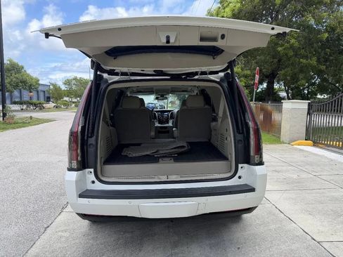 Used 2017 Cadillac Escalade 2WD image 7