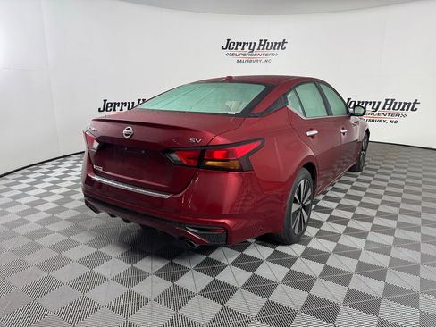 Used 2022 Nissan Altima 2.5 SV w/ SV Premium Package image 9