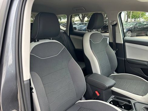 Certified 2026 Volkswagen Taos SE w/ Black Wheel Package FWD image 35