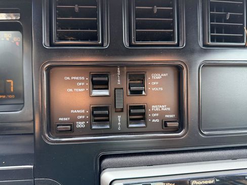 Used 1987 Chevrolet Corvette Coupe RWD image 22