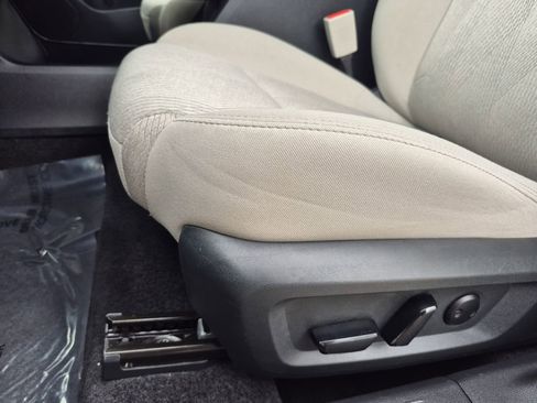 Used 2025 Nissan Rogue SV AWD/4WD image 12