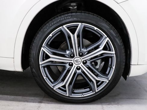 Used 2023 Maserati Levante GT image 11