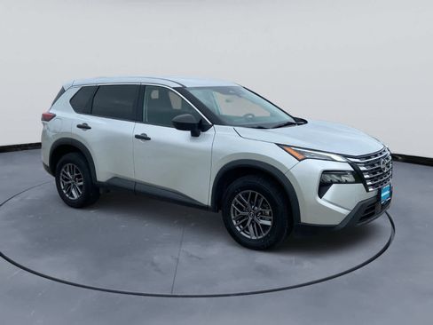 Used 2024 Nissan Rogue S AWD/4WD image 4