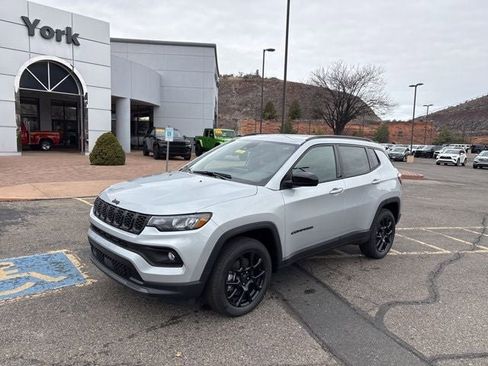 New 2026 Jeep Compass Latitude image 2